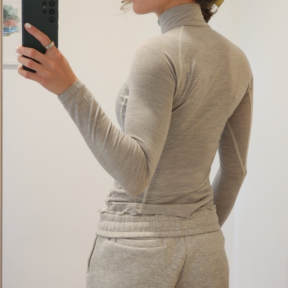 Icebreaker light grey long sleeve size s - Picture 2 of 2